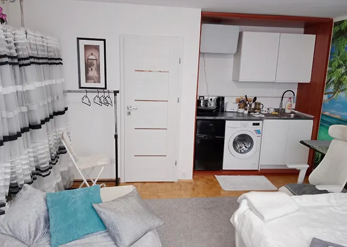 918a Center Tamars Varsó